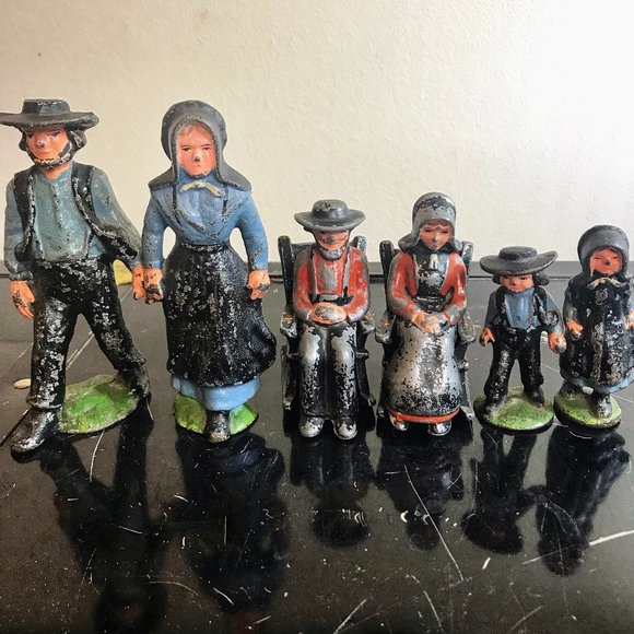 Vintage Cast Iron Toys Horse Drawn Wagon & Fireman & Amish Figurines - Picture 3 of 12